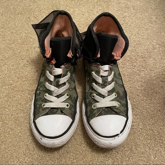 Girl’s High Top Converse All Star with ruffles and camo print (size 12) - Picture 2 of 10